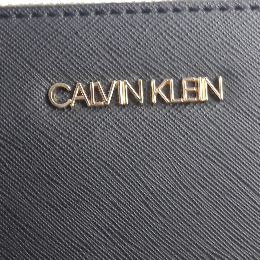 NWT CALVIN KIEIN LOGO WRISTLET CLUTCH POUCH - Picture 2 of 5